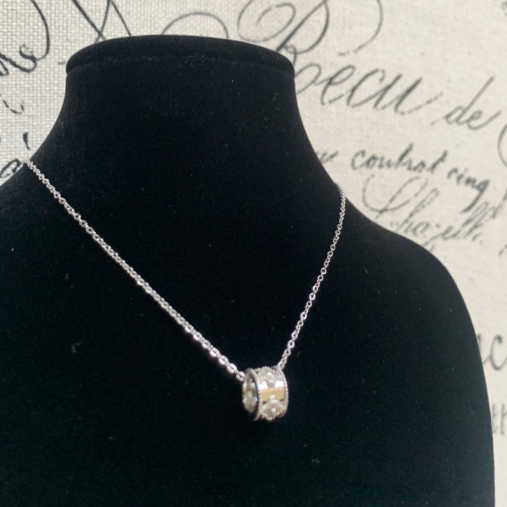 BRAND NEW Silver Pendant Necklace - Picture 1 of 7